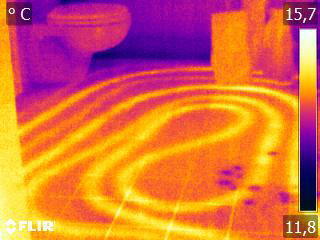 Thermografie: Lage der Fußbodenheizungsrohre